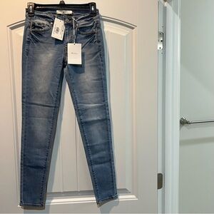 NWT womens KanCan light wash skinny jeans size 1